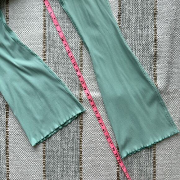Outdoor Voices SuperForm Rib Mint High Rise Flare Pants Women’s Size Large - Picture 3 of 7
